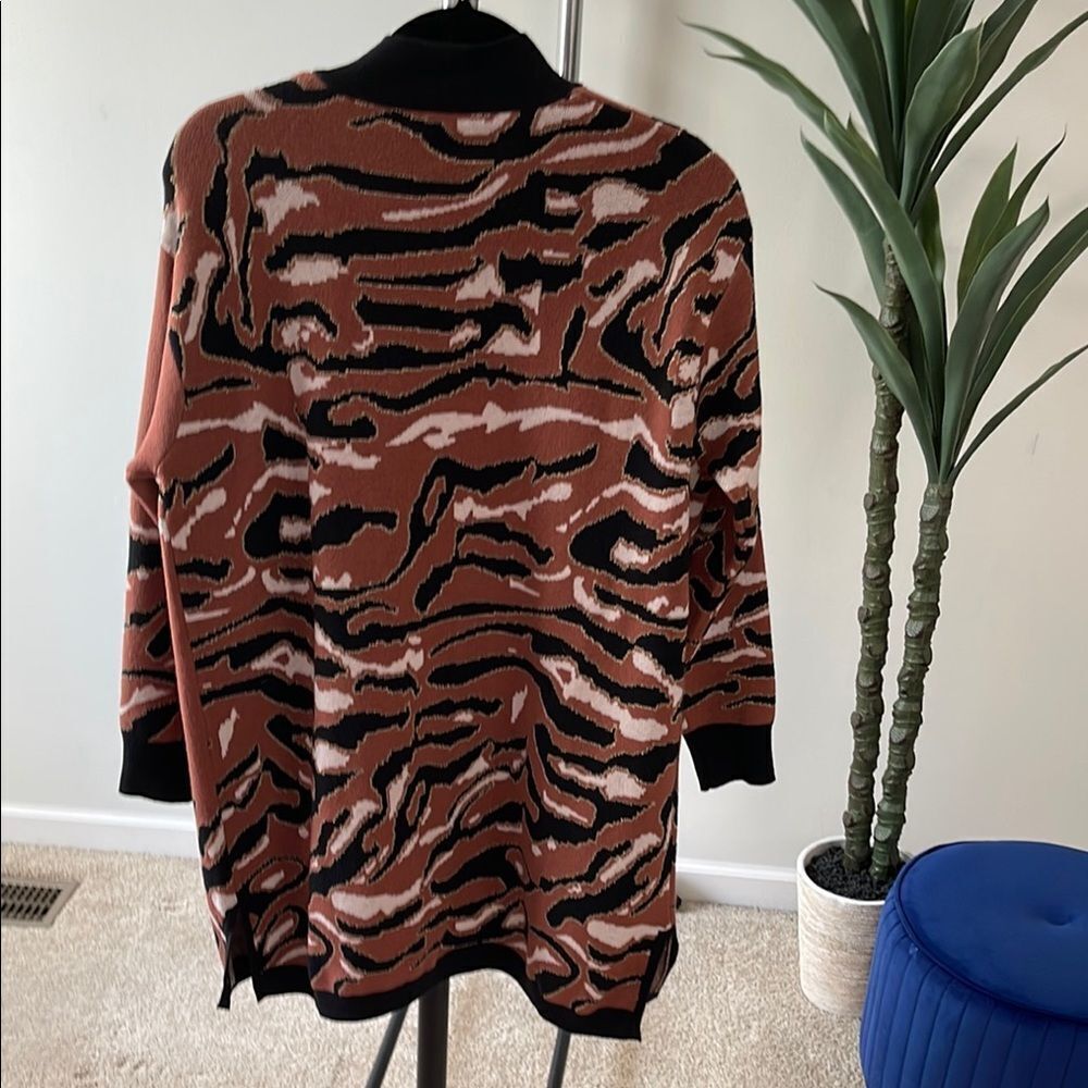 Leo & Nicole Animal Print Long Cardigan Size Petite medium - Picture 5 of 5